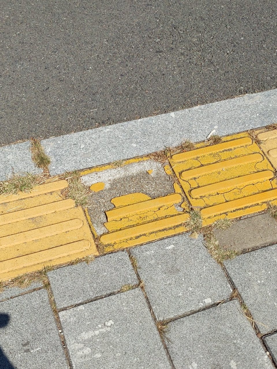 보도블록 구조물 파손