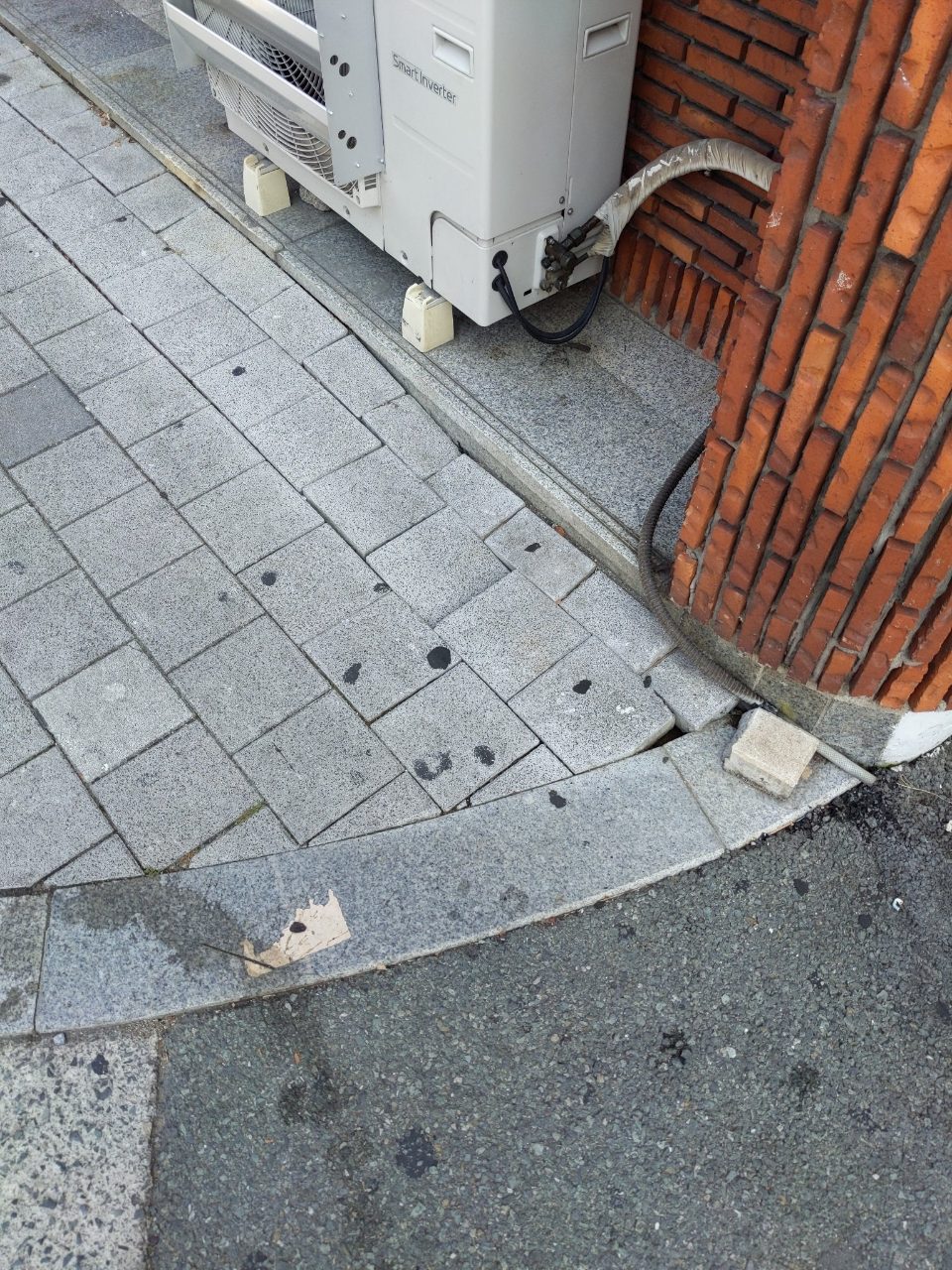보도블록 구조물 파손