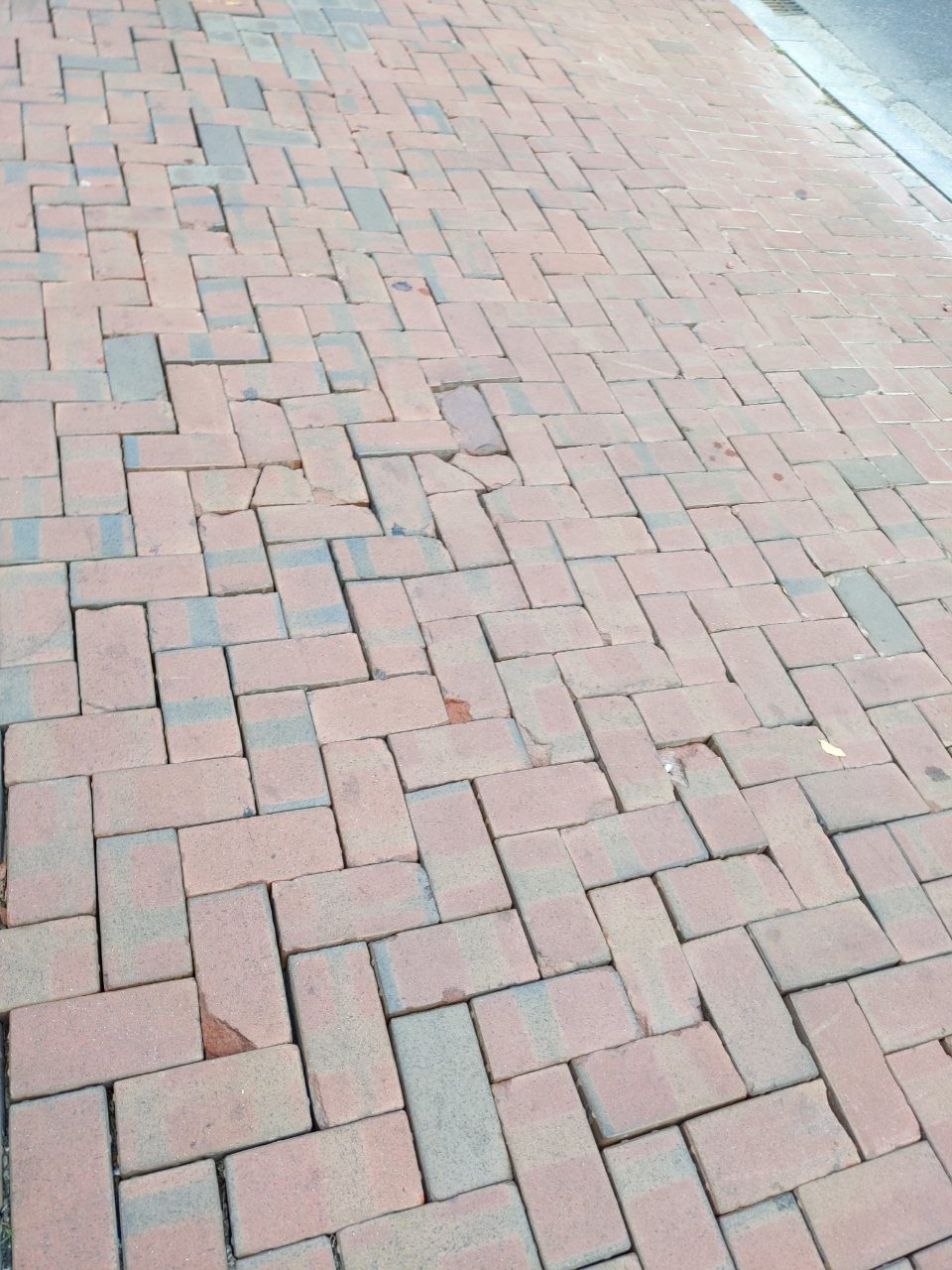 보도블록 구조물 파손