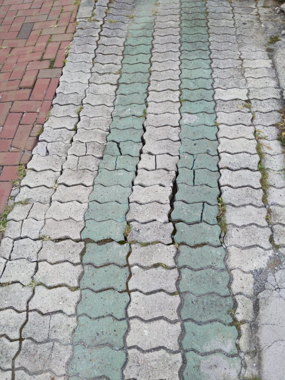 보도블록 균열
