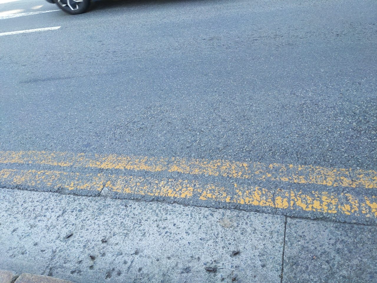 도로 구조물 파손