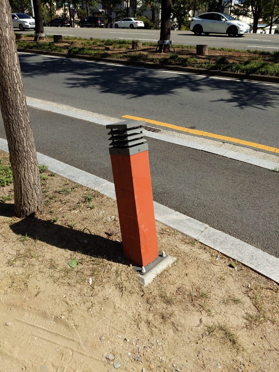 가로등 기울어짐