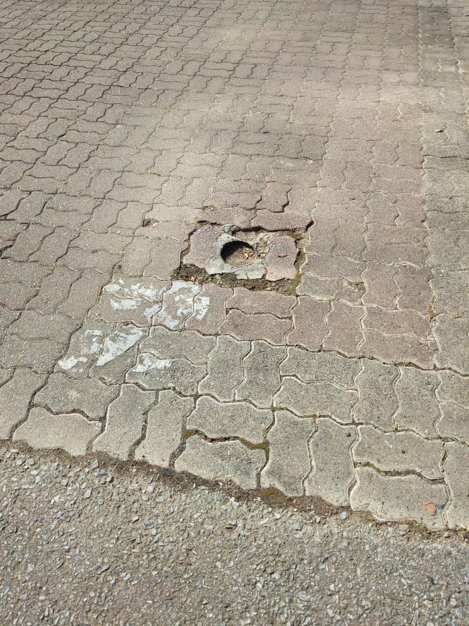 보도블록 구조물 파손