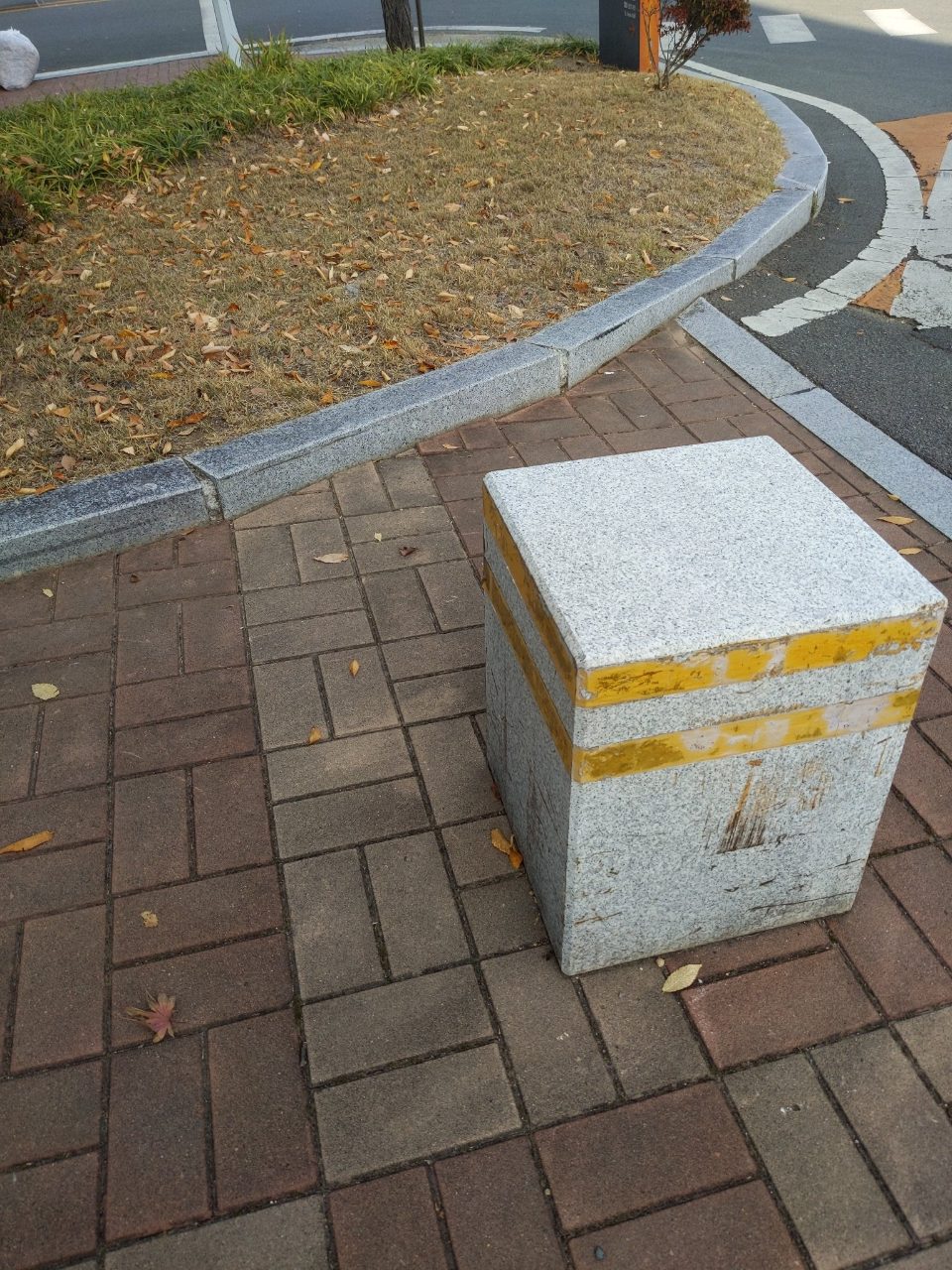 볼라드 구조물 파손