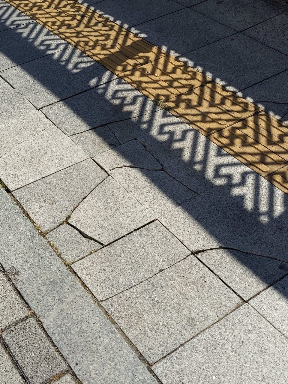 보도블록 균열