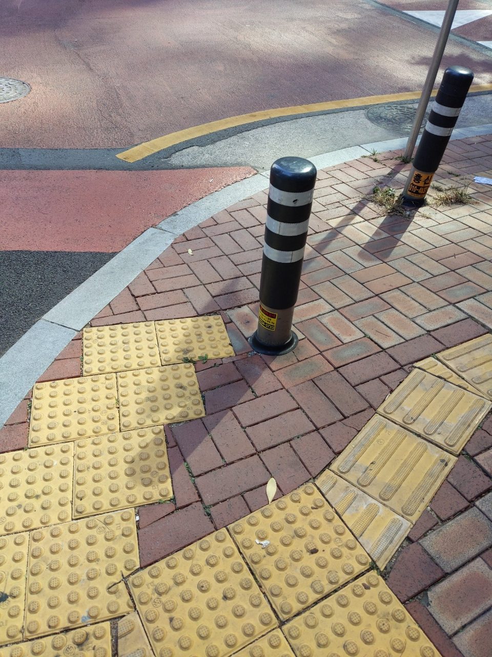 볼라드 구조물 파손