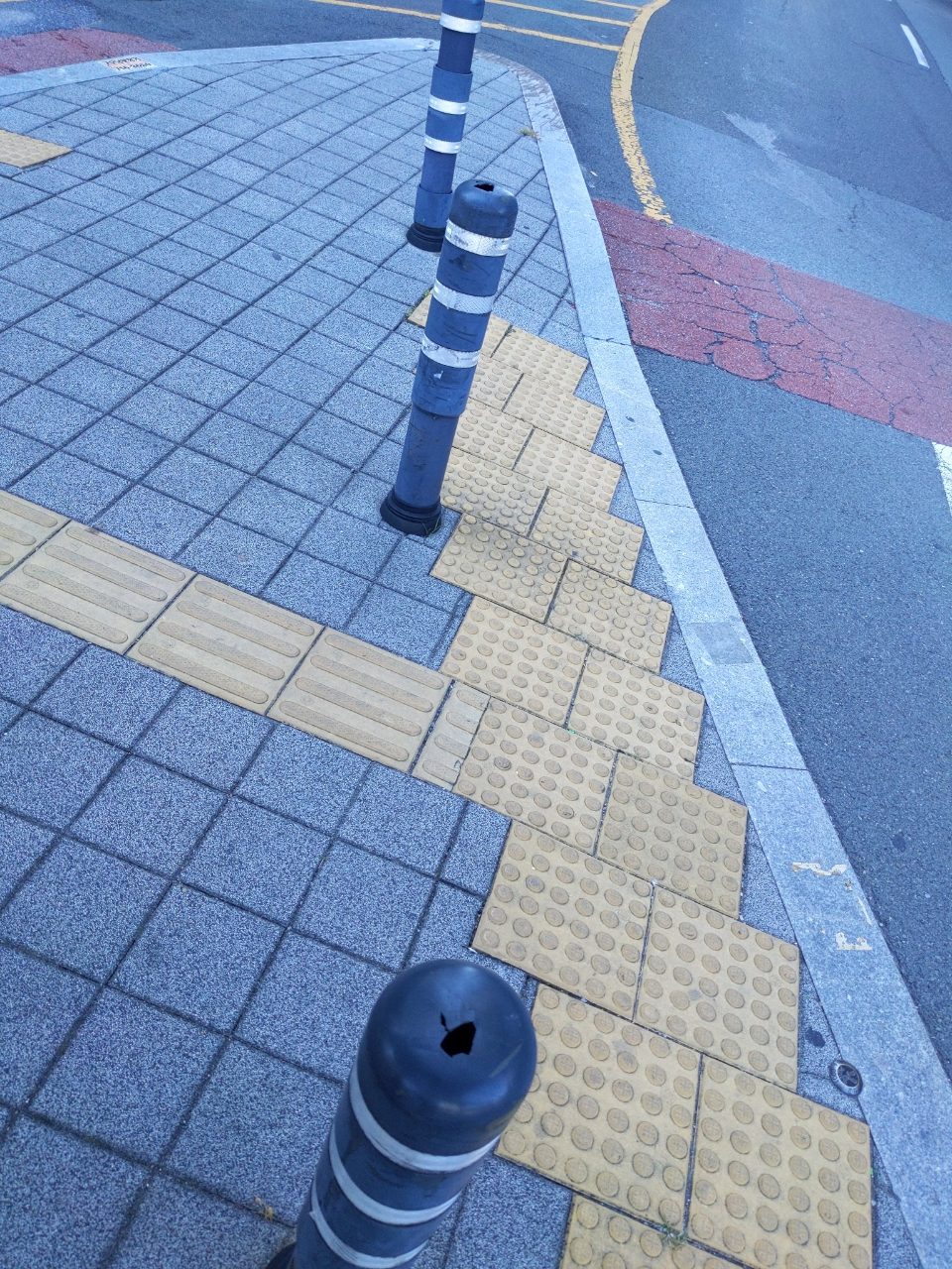 볼라드 구조물 파손
