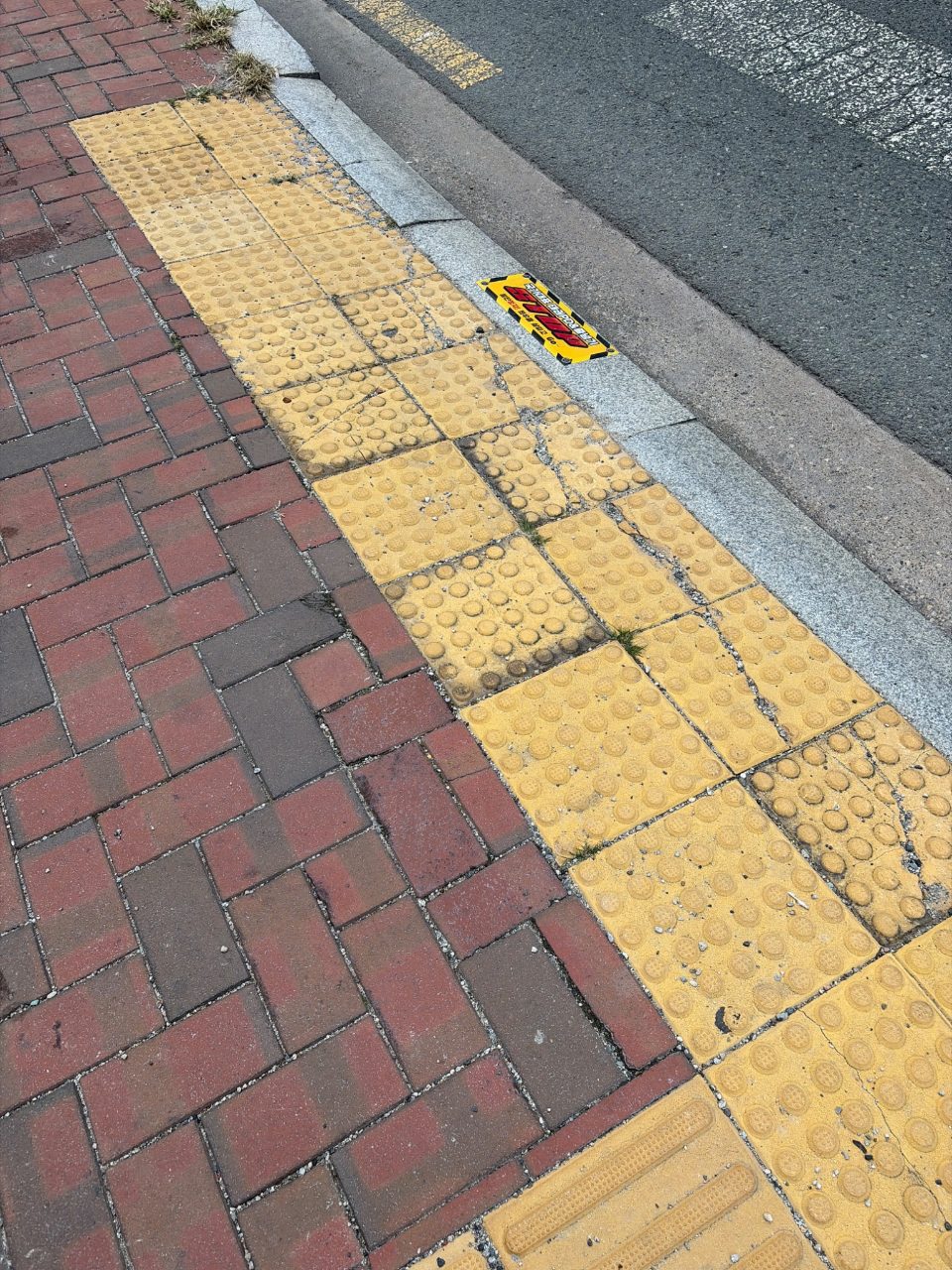 보도블록 균열