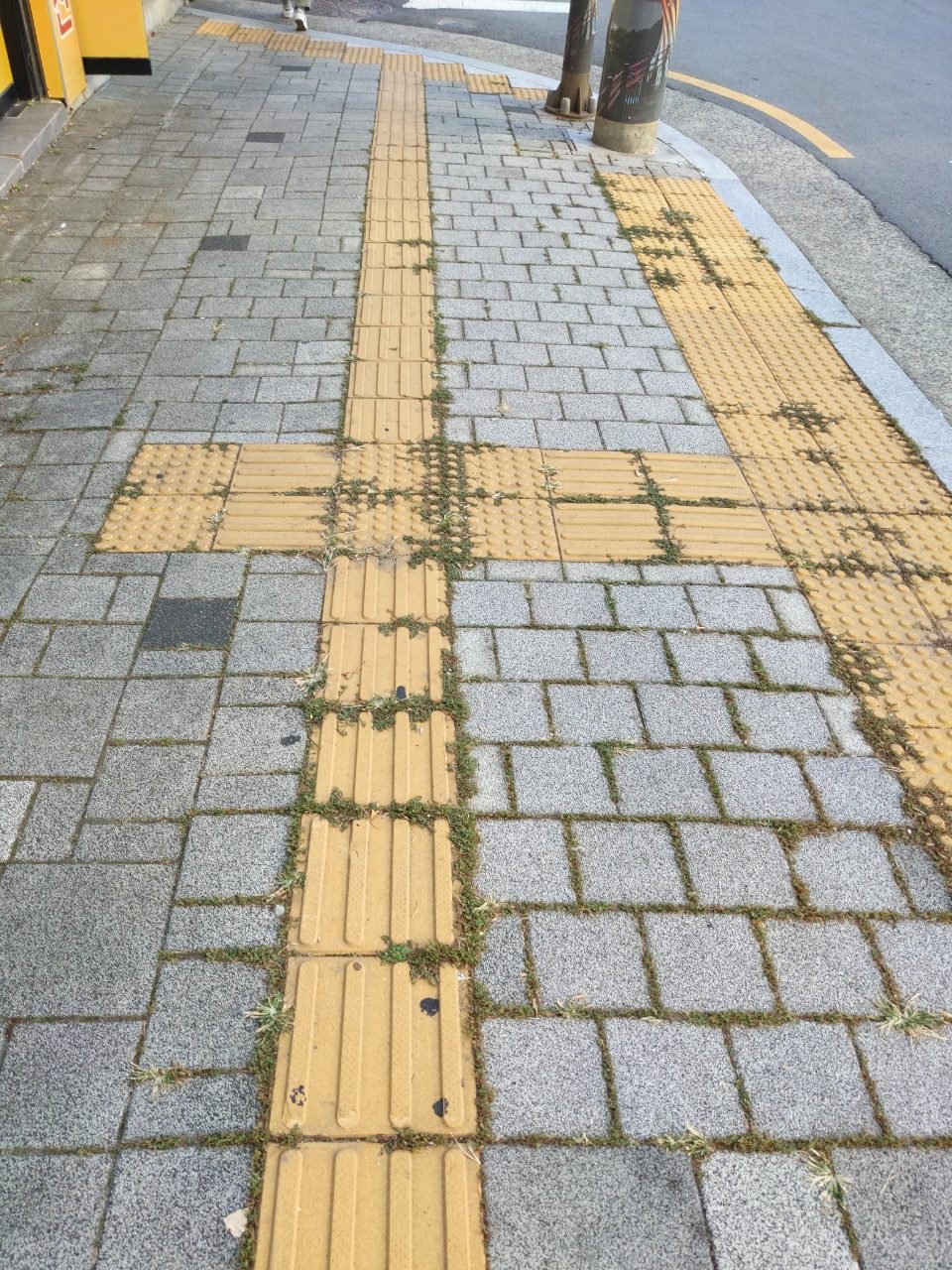 보도블록 구조물 파손