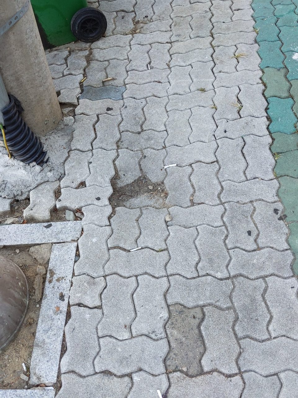 보도블록 구조물 파손