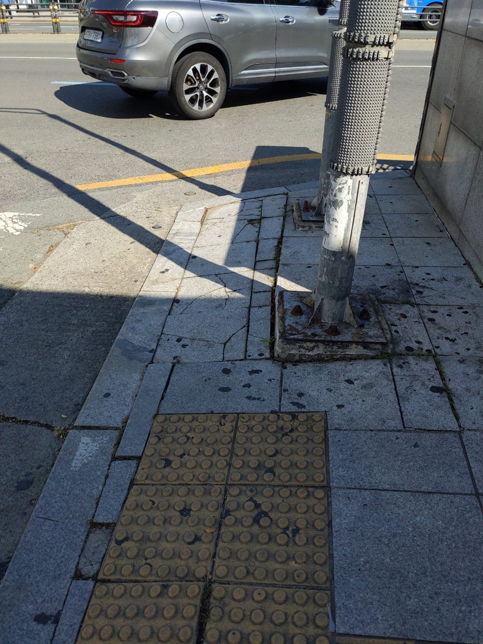 보도블록 구조물 파손
