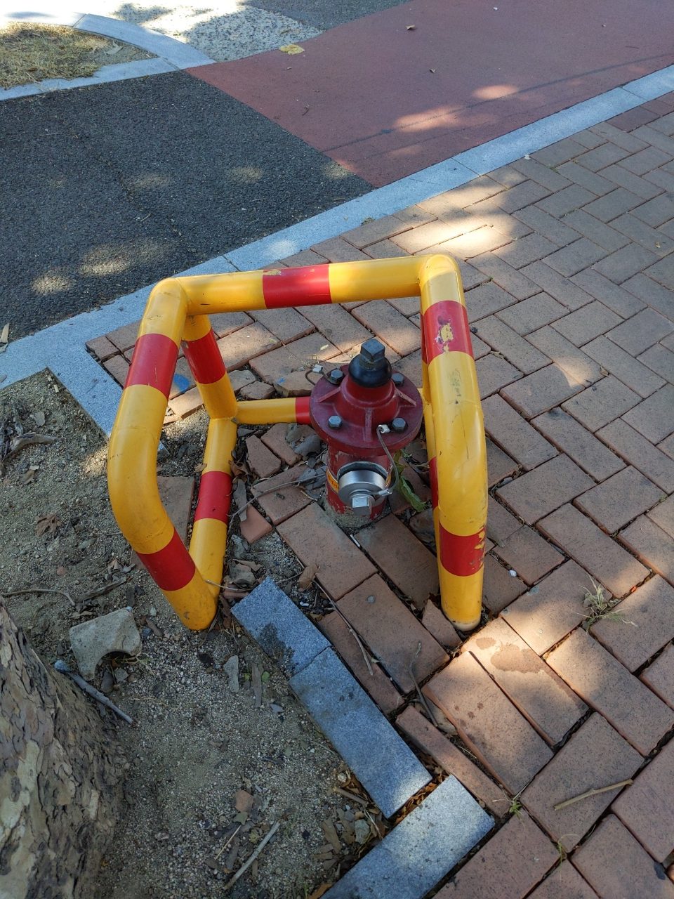 볼라드 구조물 파손