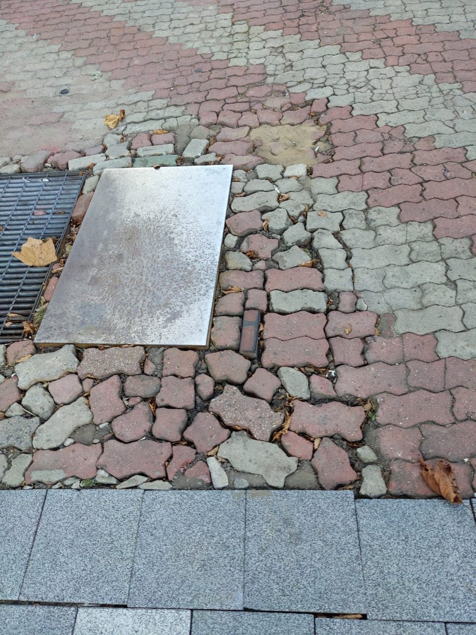 도로 구조물 파손