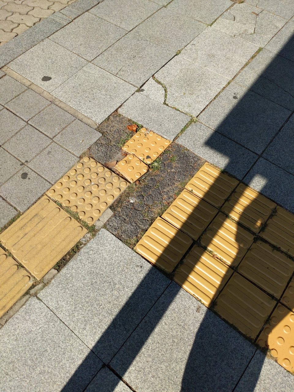 보도블록 구조물 파손